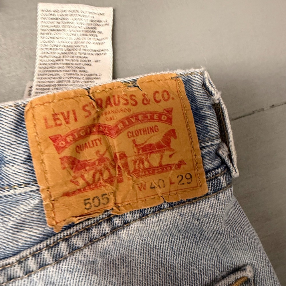 Levis 505 Regular Fit Straight Leg Jeans Mens 40x29 Light Wash Distressed Blue - Picture 3 of 5